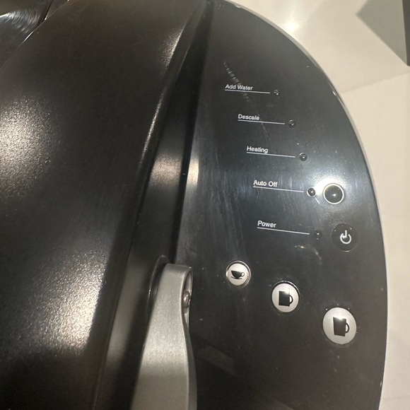 Keurig coffee machine and k-cups holder - Picture 3 of 4